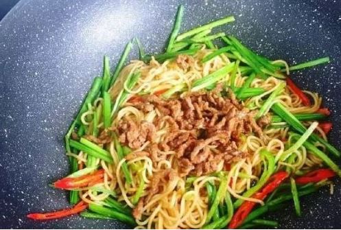 Làm đúng 2 bước này, mì xào không bết dính, vón cục, đảm bảo dai ngon như nhà hàng