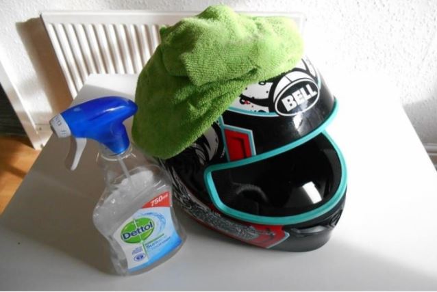 Làm sạch mũ bảo hiểm với 5 bước đơn giản