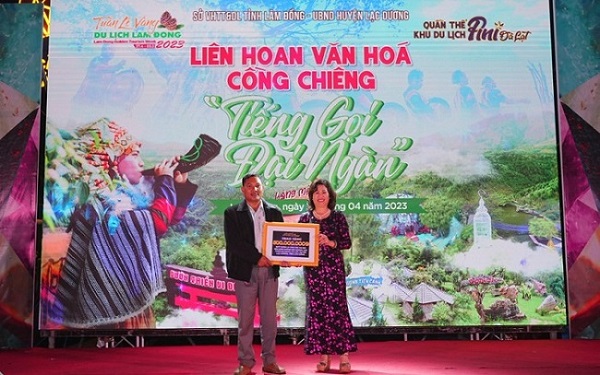 Tập đoàn Liên Minh trao tặng 1 tỷ đồng hỗ trợ đồng bào khó khăn