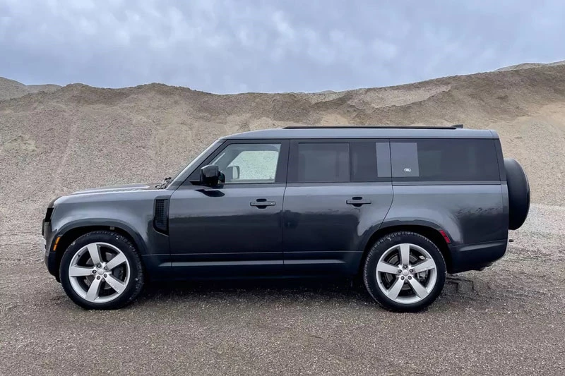 Land Rover Defender 130.