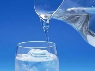 Tác hại của việc uống nước lạnh vào mùa hè