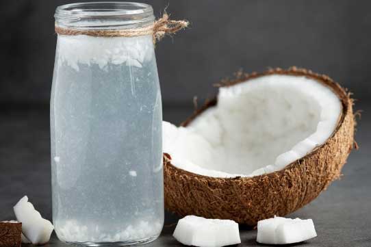 Lý do nên rửa mặt bằng nước dừa vào mùa hè