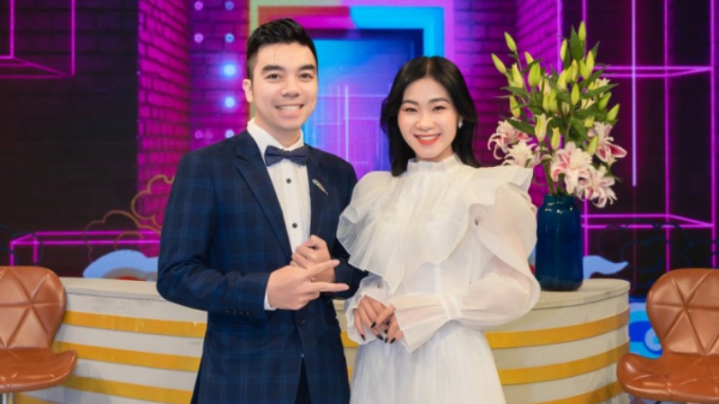 Ca sĩ Hà Myo chia sẻ câu chuyện "cọc đi tìm trâu", tiết lộ lý do từng cầu hôn chồng ở phố đi bộ