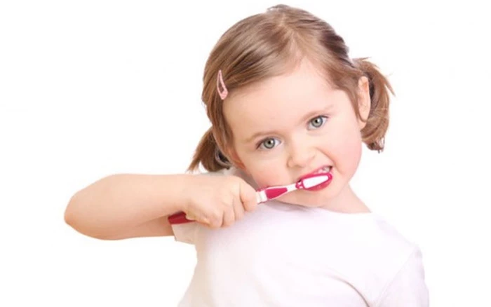 Lưu ý khi chăm sóc răng miệng cho trẻ