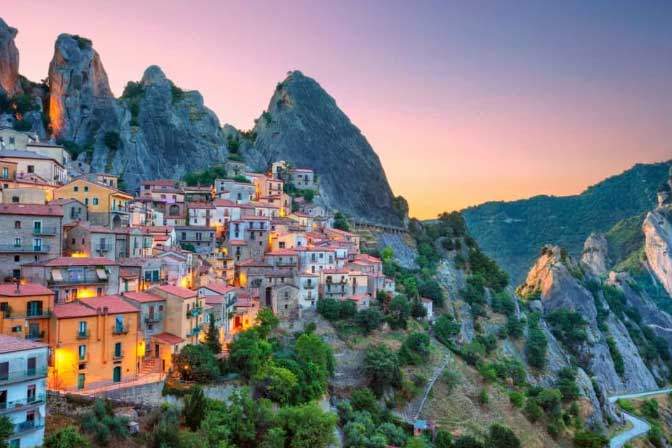 Sức hút của những thị trấn và ngôi làng xinh đẹp hàng đầu nước Ý