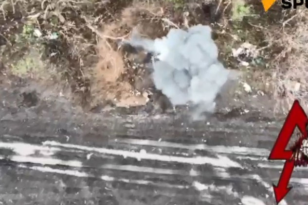 UAV Nga thả lựu đạn để ép binh sĩ Ukraine rời khỏi hầm hào