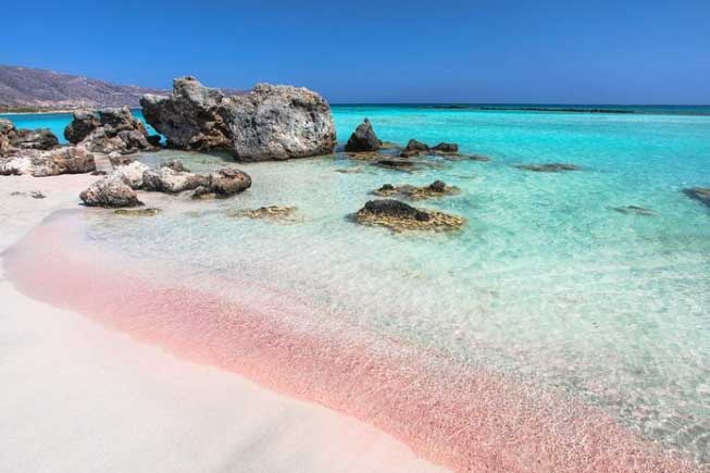 Vẻ đẹp thơ mộng của những bãi biển cát hồng trên thế giới