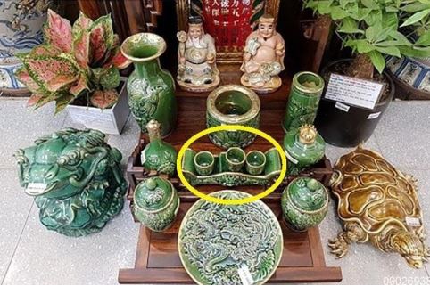 Bàn thờ để 3 hay 5 ly nước sẽ hút lộc: Làm sai bảo sao mãi không hết nghèo