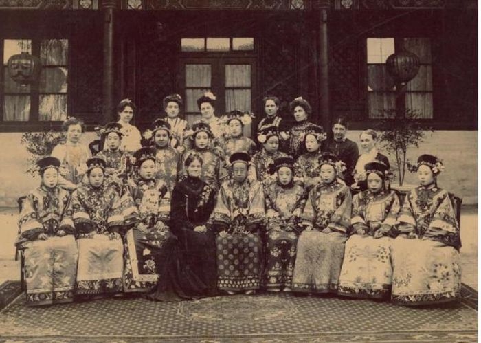 Bất ngờ với những bức ảnh lột tả chân thực nhan sắc phi tần cuối Thanh triều 