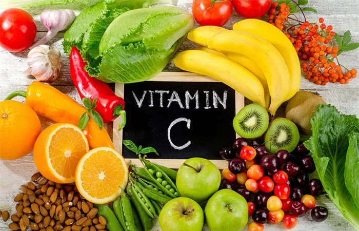 Vitamin C có tác dụng tốt với người bị mụn trứng cá