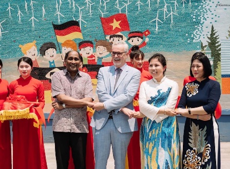 Khánh thành bức tranh gốm Tình hữu nghị Việt – Đức