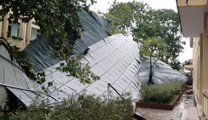 Giông lốc làm đổ sập 82 ngôi nhà ở Nghệ An