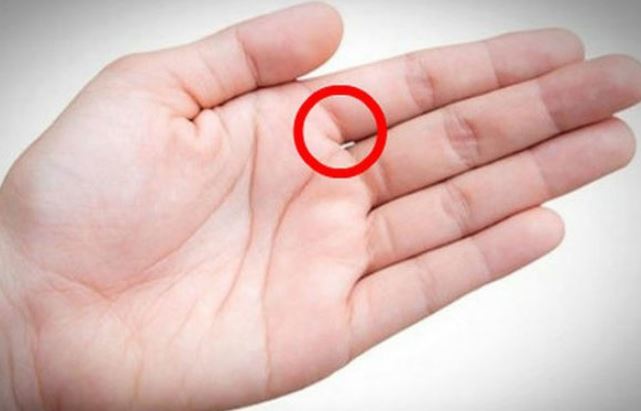 Người nghèo hèn, ít phúc dễ yểu mệnh trên bàn tay thường có 4 điểm này: Ai có 1/4 cũng khốn khó cả đời