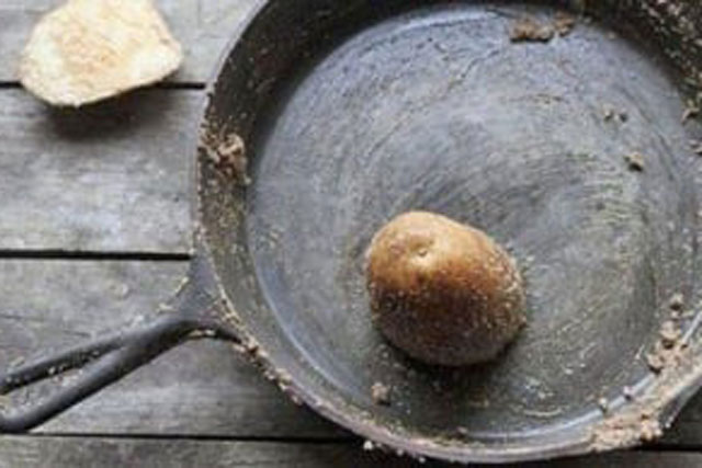 Đồ dùng nhà bếp rỉ sét, dùng ngay nguyên liệu rẻ tiền này cọ 1 lần là sạch bóng