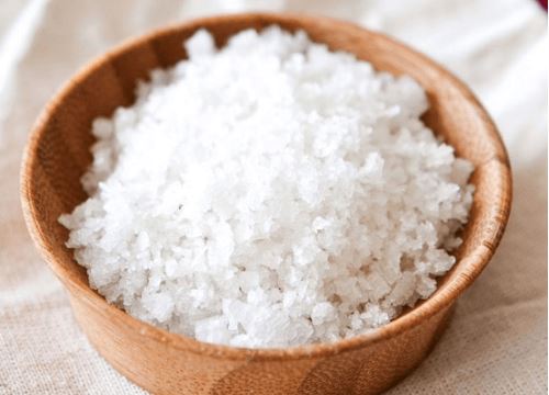 Thả muối vào bồn cầu ai cũng kêu sai lầm: nửa tiếng sau điều kỳ diệu xảy ra