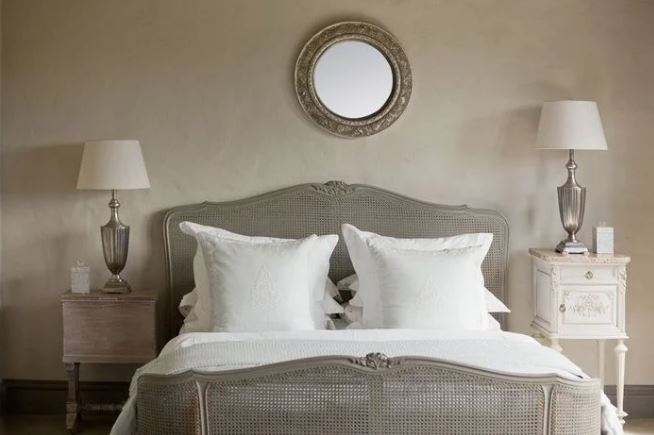 Làm quần quật cả năm không hết nghèo: Kiểm tra xem đầu giường ngủ có đặt 3 thứ này, thay ngay còn kịp