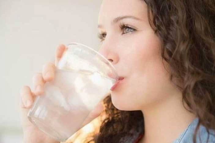 7 thời điểm không nên uống nước lạnh vì dễ sinh bệnh, rút ngắn tuổi thọ, rước họa vào thân