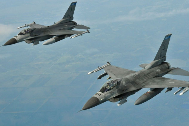 Cựu phi công Mỹ nói F-16 khó sống sót ở Ukraine, dễ bị S-400 áp đảo hoàn toàn