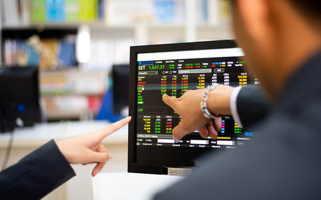 Sàn đóng cửa muộn 4 phút, HOSE nói do máy chủ