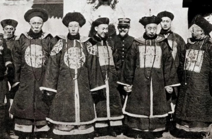 Sau khi nhà Thanh sụp đổ, hoàng tộc Ái Tân Giác La đã đi đâu? 