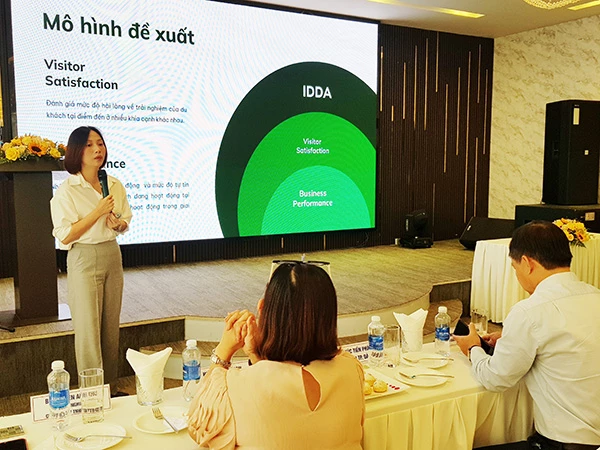 Giám đốc nghiên cứu của Outbox Nguyễn Anh Thư trình bày về chỉ số đo lường mức độ hấp dẫn điểm đến của Đà Nẵng 