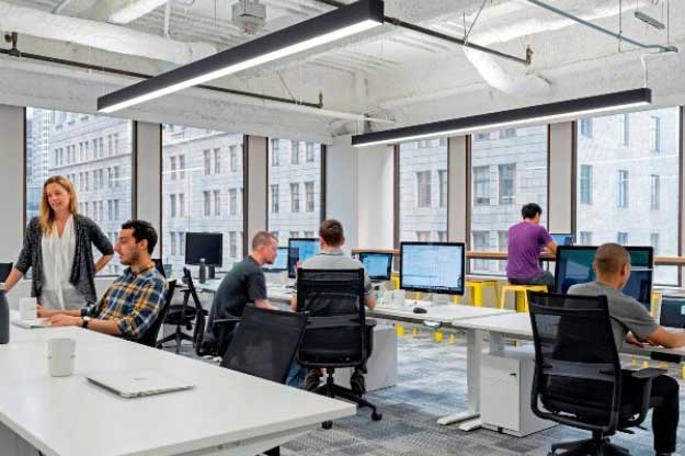 Ngồi điều hòa cả ngày, dân văn phòng làm sao tránh được 'sốc nhiệt'?