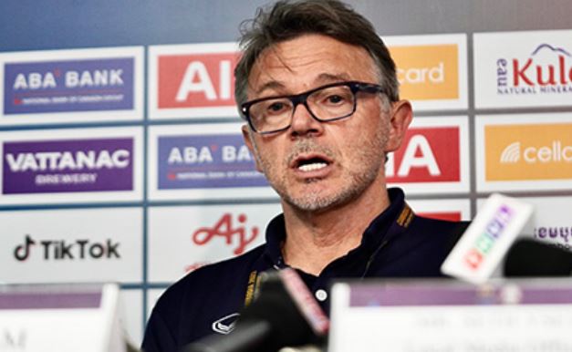 HLV Troussier thản nhiên với sai lầm phòng ngự của U22 Việt Nam