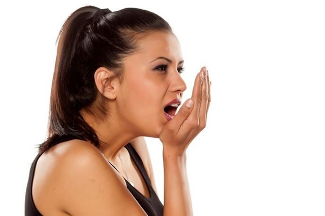 Nguyên nhân khiến hơi thở thường nặng mùi vào buổi sáng