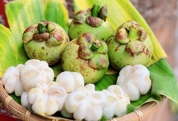 Măng cụt bán nhiều ngoài chợ, tận dụng để làm thuốc rất tốt nhưng cần ghi nhớ lưu ý quan trọng khi dùng