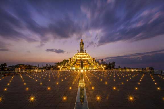 Những nghi thức cầu tài lộc “độc nhất vô nhị" ở núi Bà Đen