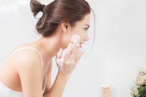 6 thói quen buổi sáng giúp da luôn căng mịn và rạng rỡ