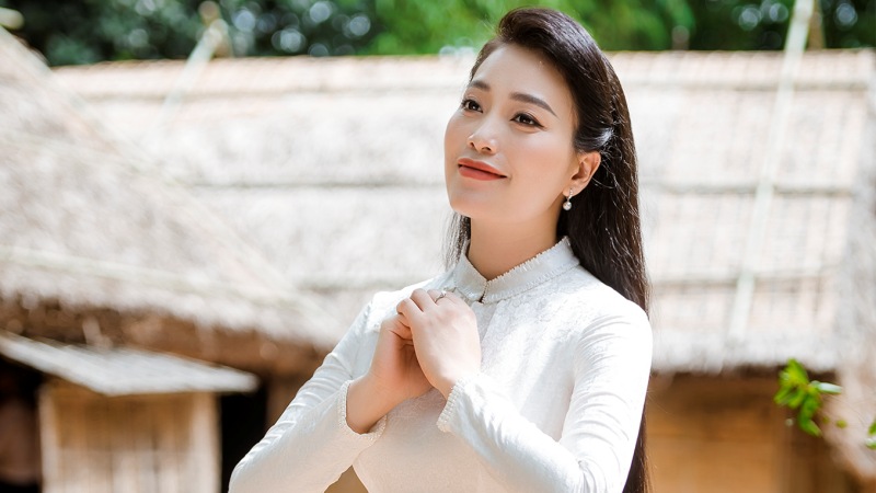 Sao Mai Huyền Trang ra MV mừng sinh nhật Bác Hồ