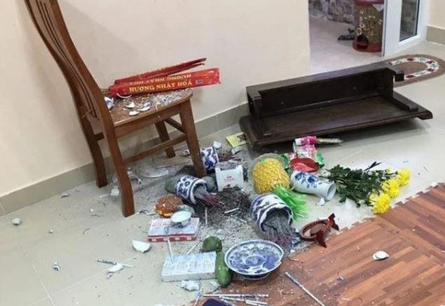 Bàn thờ có 4 dấu hiệu bất thường này dự báo xui xẻo đến gần, gia chủ chớ coi thường