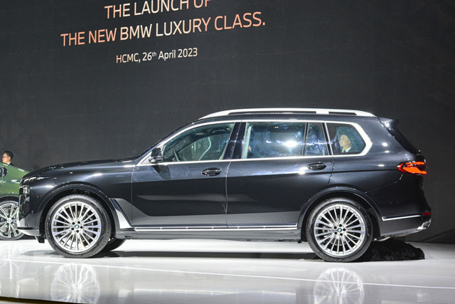 Chi tiết BMW X7 Pure Excellence 2023 giá 7,4 tỷ đồng tại Việt Nam