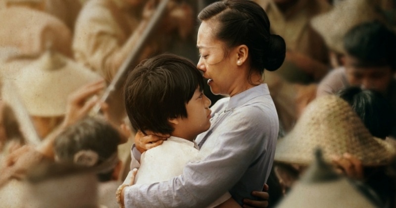 Xúc động hình ảnh Hồng Ánh ôm chặt con trai trong first look "Đất rừng phương Nam" bản điện ảnh