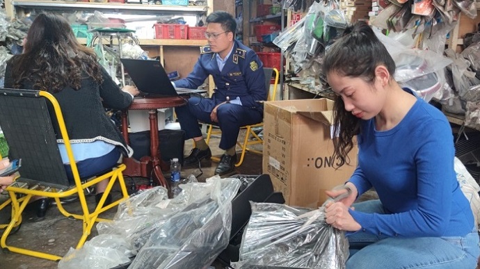 Mạo danh quản lý thị trường tống tiền doanh nghiệp