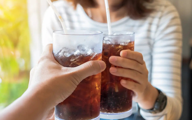 Nước giảm cân 0 calo vẫn có khả năng làm tăng cảm giác thèm ăn