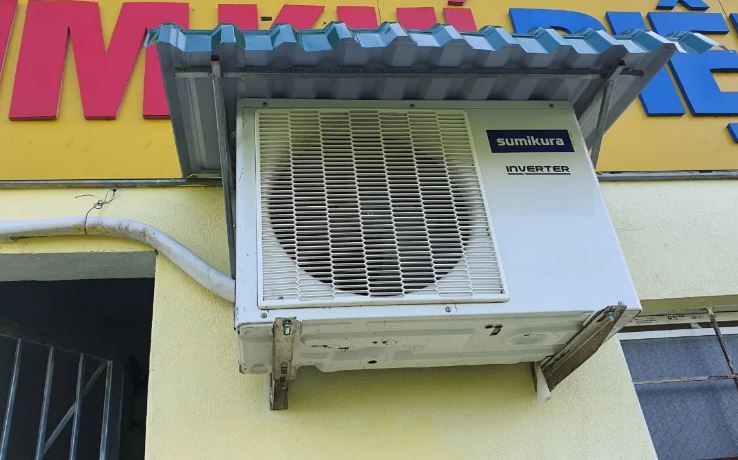 Cục nóng điều hòa lắp ngoài trời có cần che chắn khi trời mưa hay không: Thợ lâu năm đưa ra câu trả lời