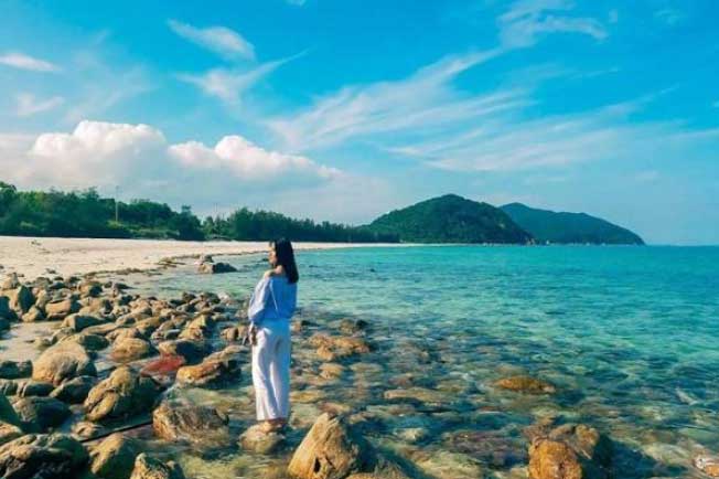 Điểm danh những bãi biển đẹp và hút khách nhất ở miền Bắc