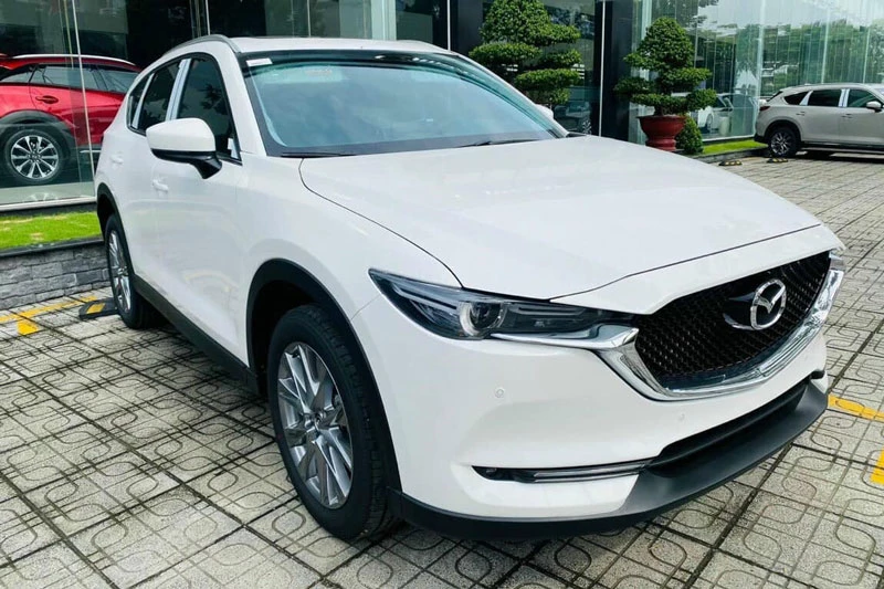 8. Mazda CX-5 (doanh số: 812 chiếc).