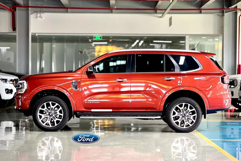 9. Ford Everest (doanh số: 754 chiếc).