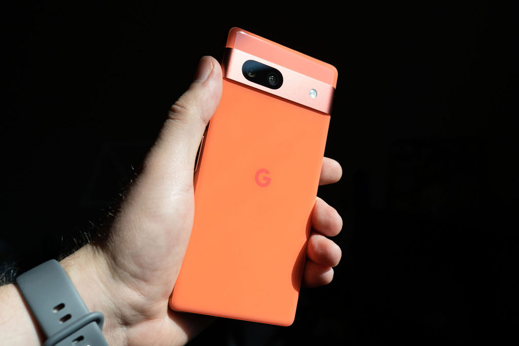 Cận cảnh Google Pixel 7a 5G vừa trình làng, giá 12,62 triệu đồng