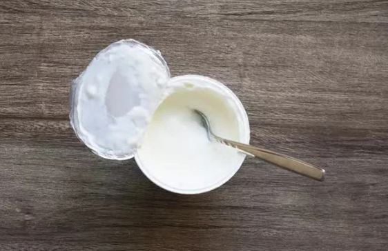 Những nguy cơ khi ăn sữa chua hết hạn