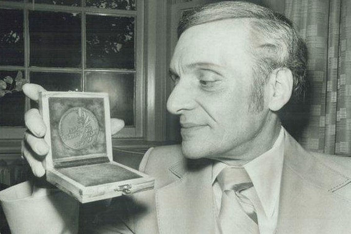 Bí mật về người thợ làm ra cỗ máy ngưng đọng thời gian chấn động thế giới