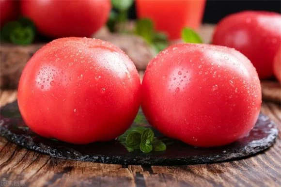 Khi mua cà chua nên chọn loại 'vỏ cứng' hay 'vỏ mềm'? Mùi vị rất khác nhau, tìm hiểu kỹ để không mua tùy tiện - Ảnh 3.