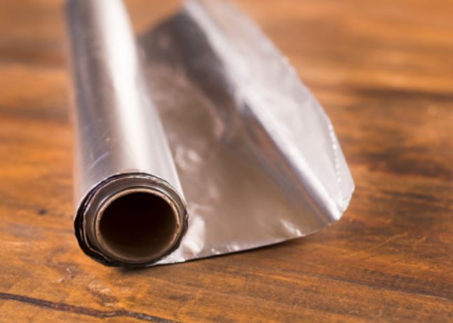 Giấy bạc có mặt bóng và mặt mờ, nên dùng mặt nào để gói thức ăn: 90% không biết câu trả lời đúng