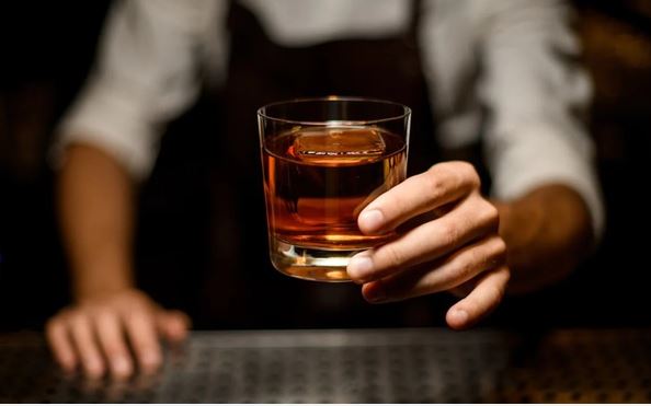 Giáo sư Mỹ: Để không bị say rượu thì đừng quên 4 mẹo này