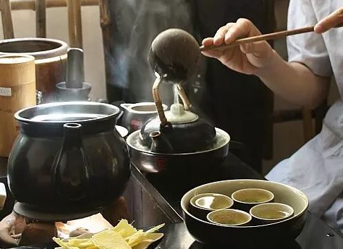 Bí quyết giảm cân từ ngồi thiền và uống trà xanh