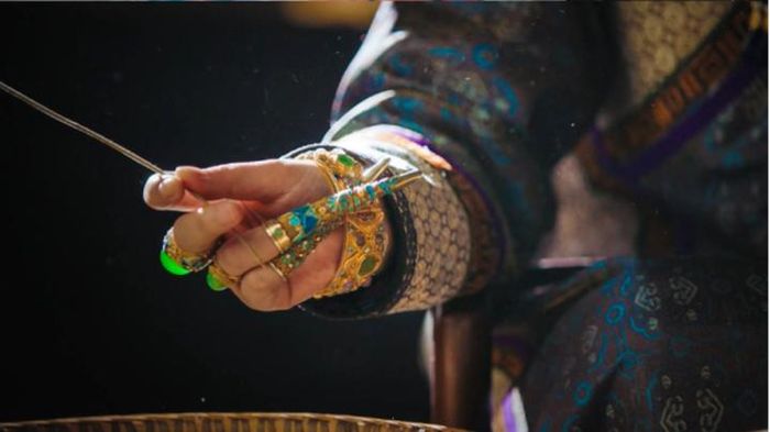 Vì sao các phi tần nhà Thanh luôn đeo hộ giáp không rời? 