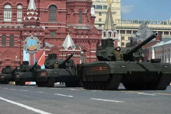 Xe tăng Armata T-14 trên Quảng trường Đỏ trong một buổi tập duyệt binh. Ảnh: Sputnik